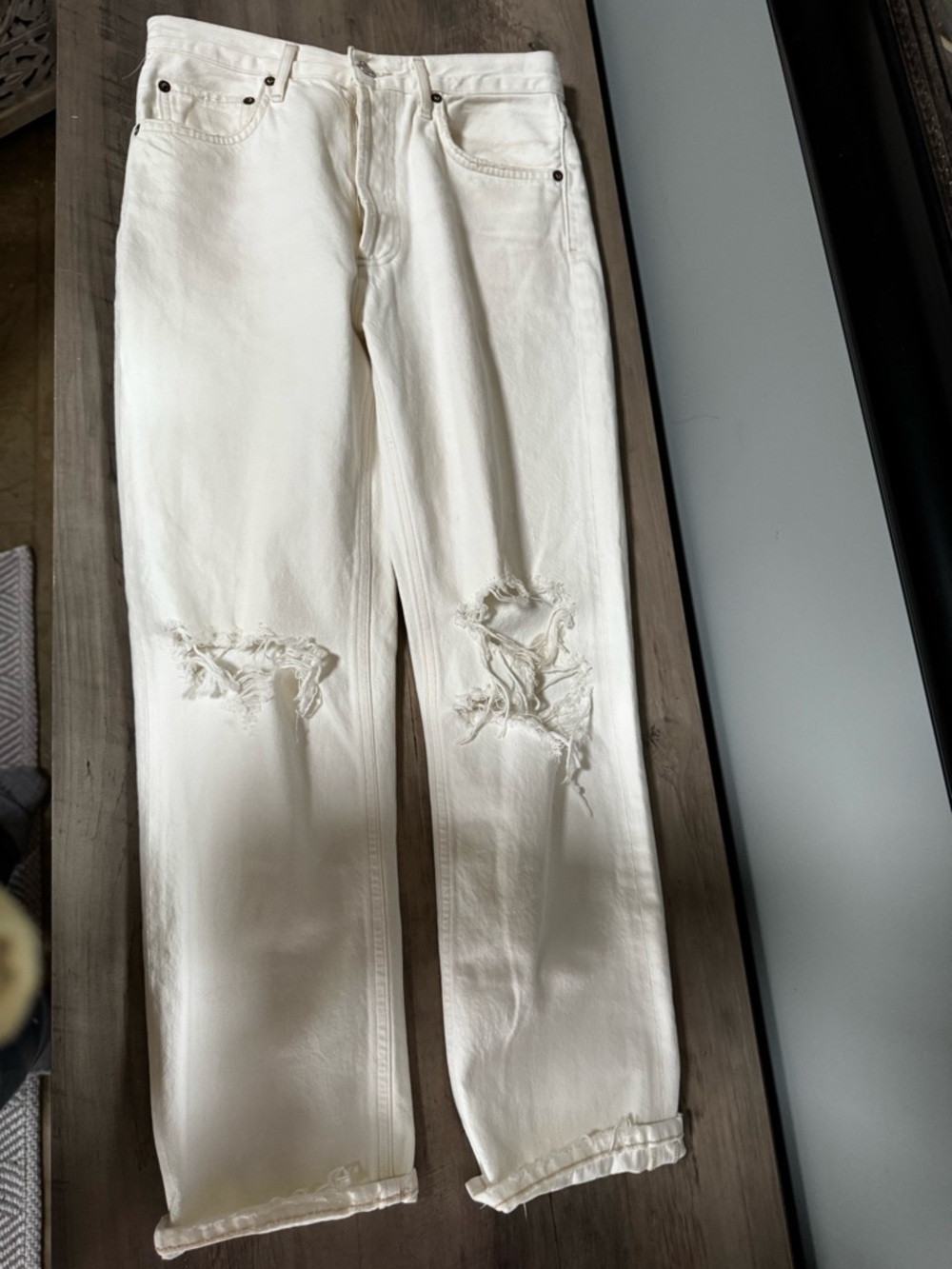 Agolde Off White Riley Distressed Cropped Jeans - Picture 4 of 11